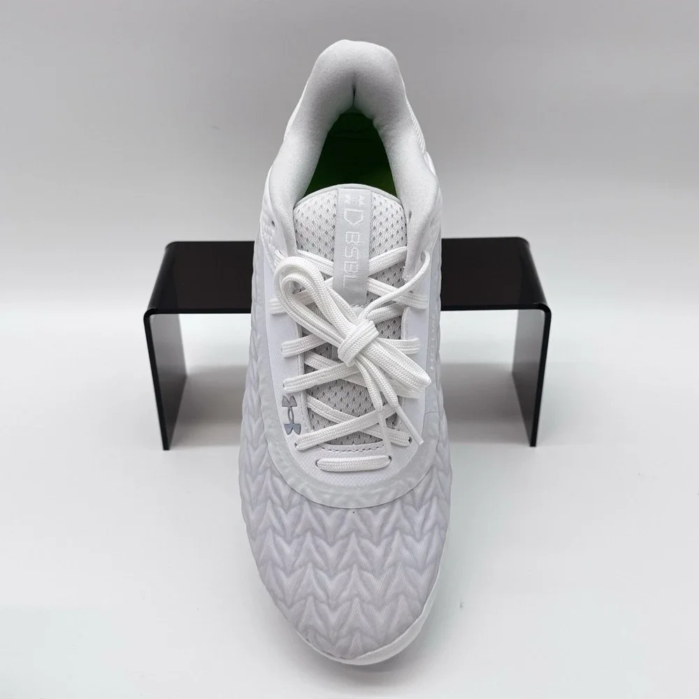 Size 8M- Under Armour UA Hovr Basebal Cleats Microtips , White Shoes